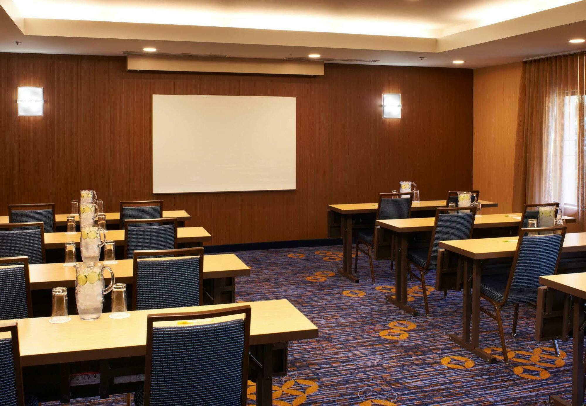 Courtyard By Marriott Cleveland Westlake Affari foto